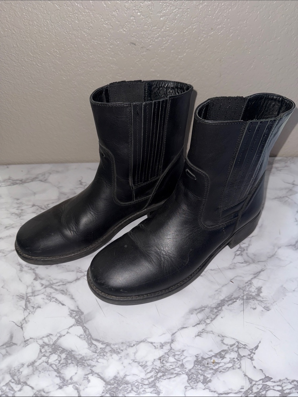 L.L. Bean Classic Black Leather Ankle Boots - size 9